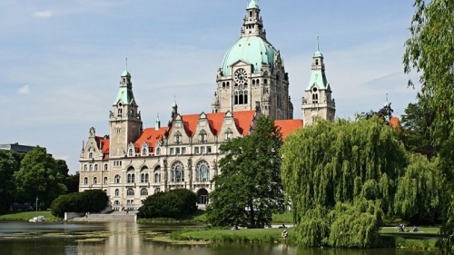 重磅消息！英國多所名校降低錄取要求，KCL、曼大申請更輕松